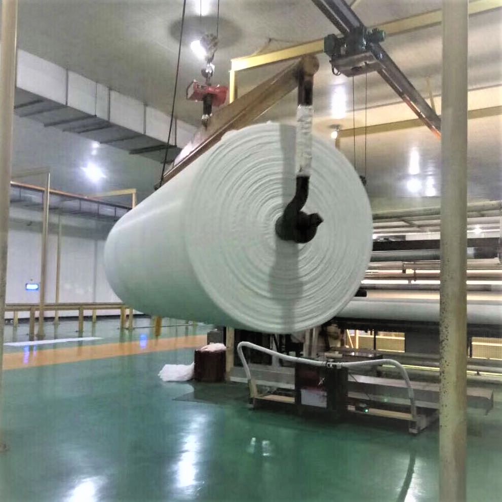 一卷车间无纺布.jpg